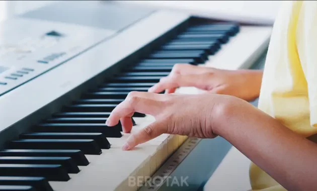 Belajar Piano asli