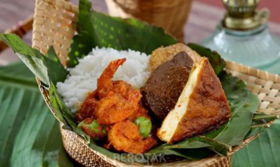 nasi jamblang daun jati populer di Cirebon