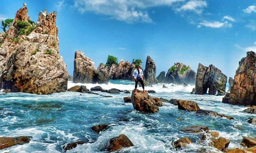 pantai gigi hiu lampung